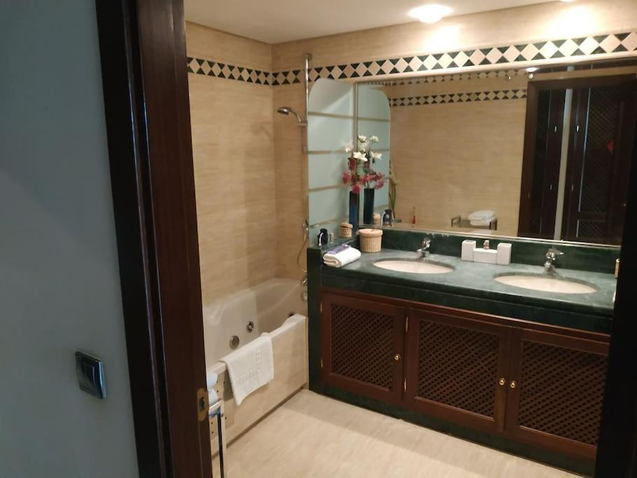 Luxury Apartment With Sea Views, Golf, Gym, Spa, 7 Pools Ojén Εξωτερικό φωτογραφία
